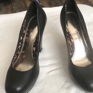 Chinese Laundry platform pumps